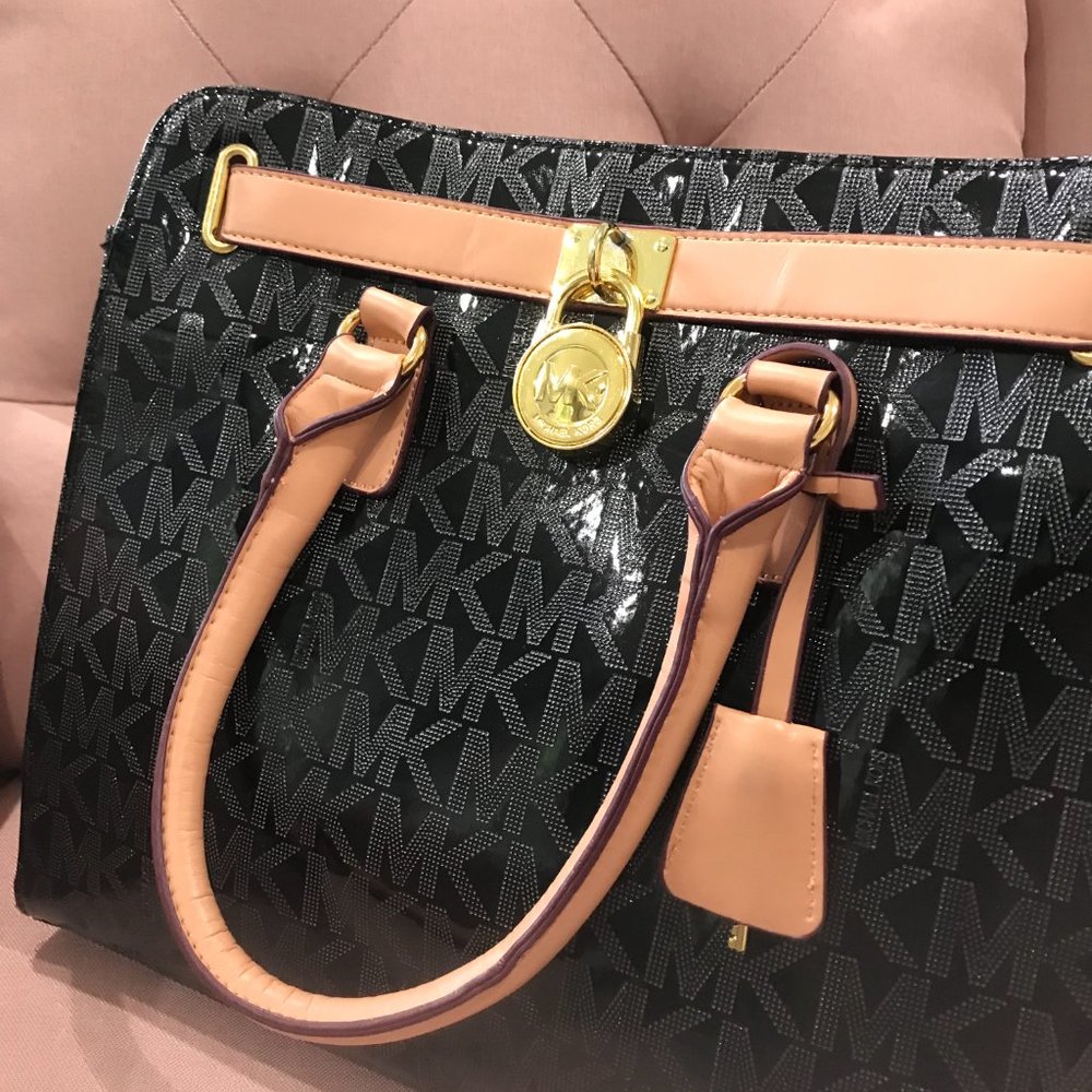 Shoulder bag with gold hardware - Picture 7 of 16